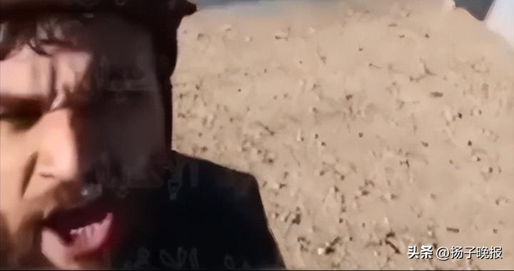 叙利亚一武装人员战场自拍拍到“夺命”瞬间：被身后飞来的攻击型无人机近距离命中，随后发生剧烈爆炸