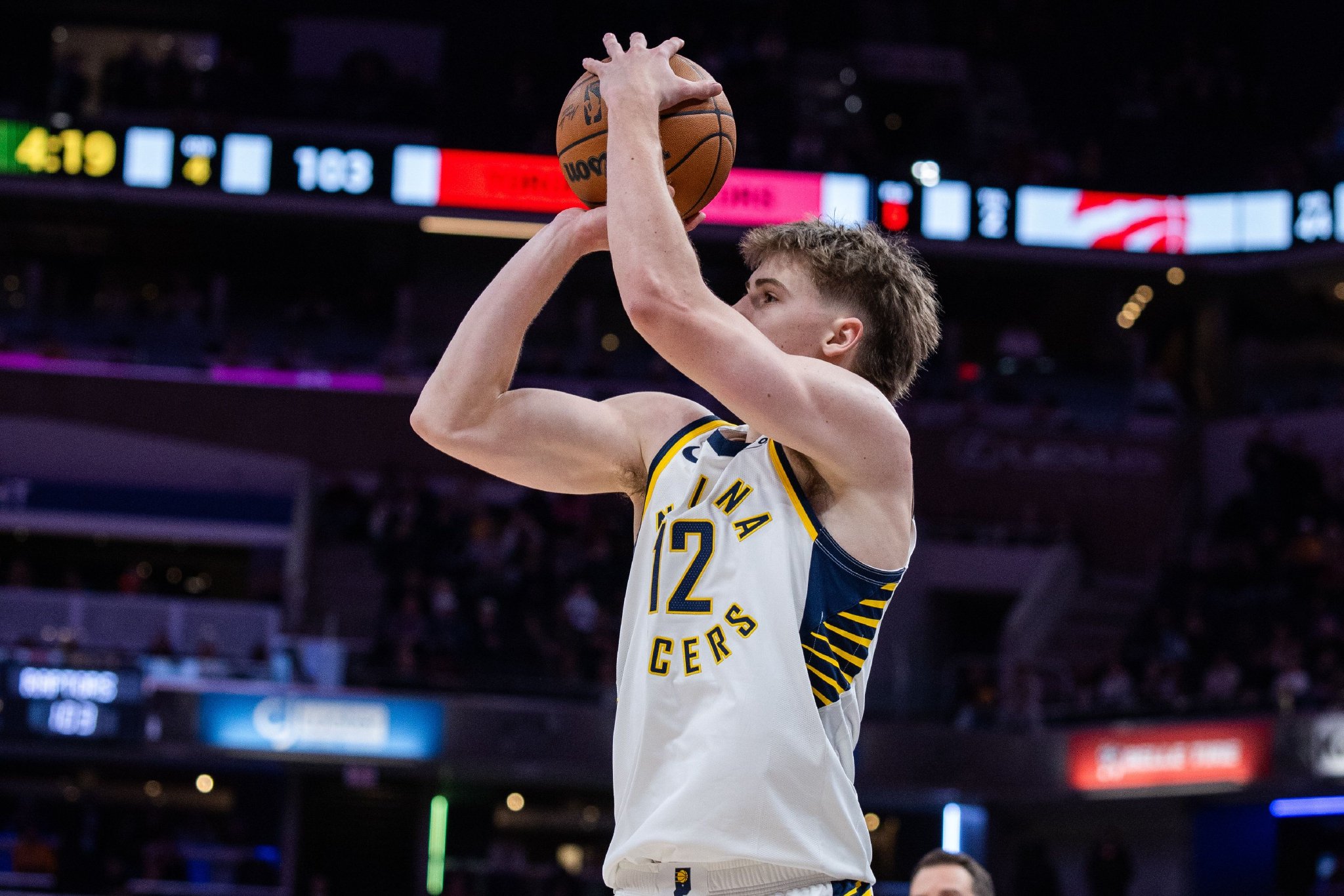 右膝前十字韧带撕裂！卡莱尔：弗菲预计需要8-12个月恢复