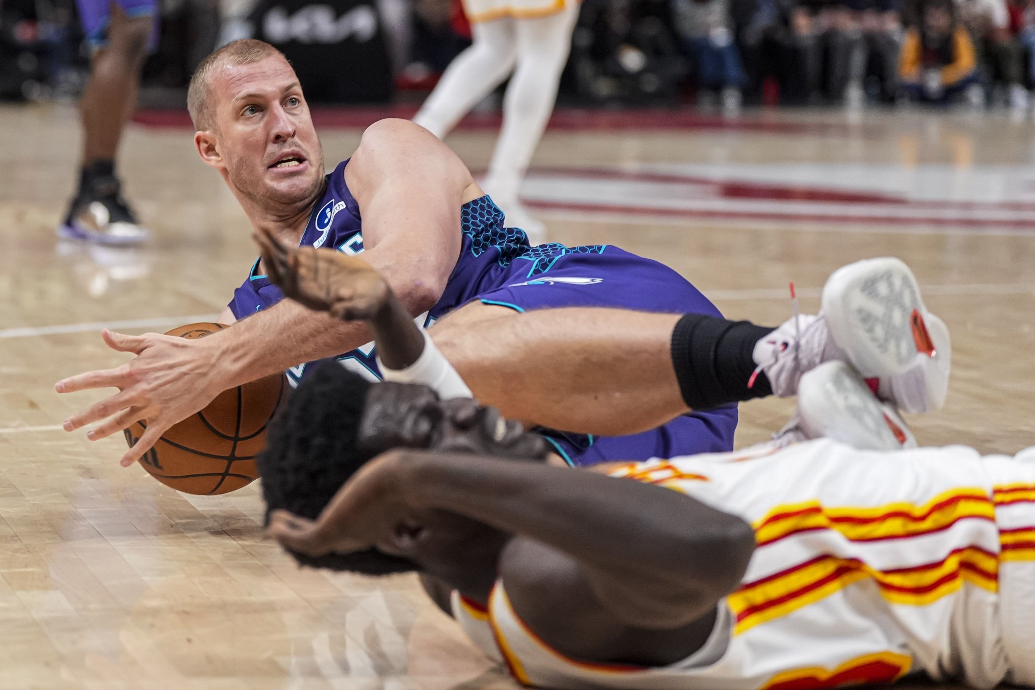 此前签10天合同！Shams：马刺已与中锋普拉姆利签约至赛季结束