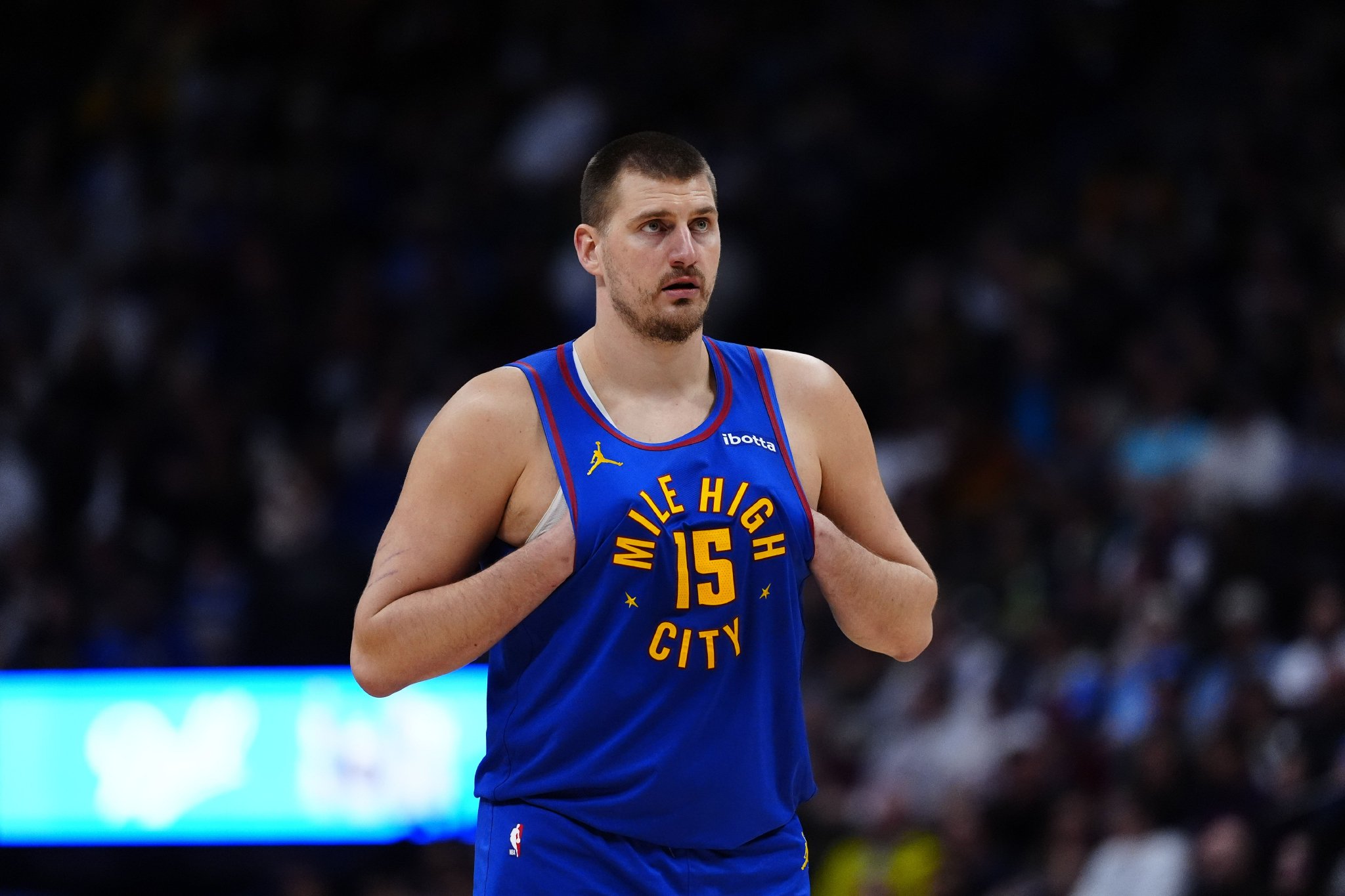 每年拿MVP和你的马每年都赢选哪一个？约基奇：必须是马！