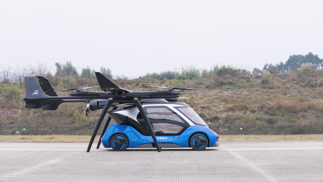 首飞成功！汽车飞机二合一！