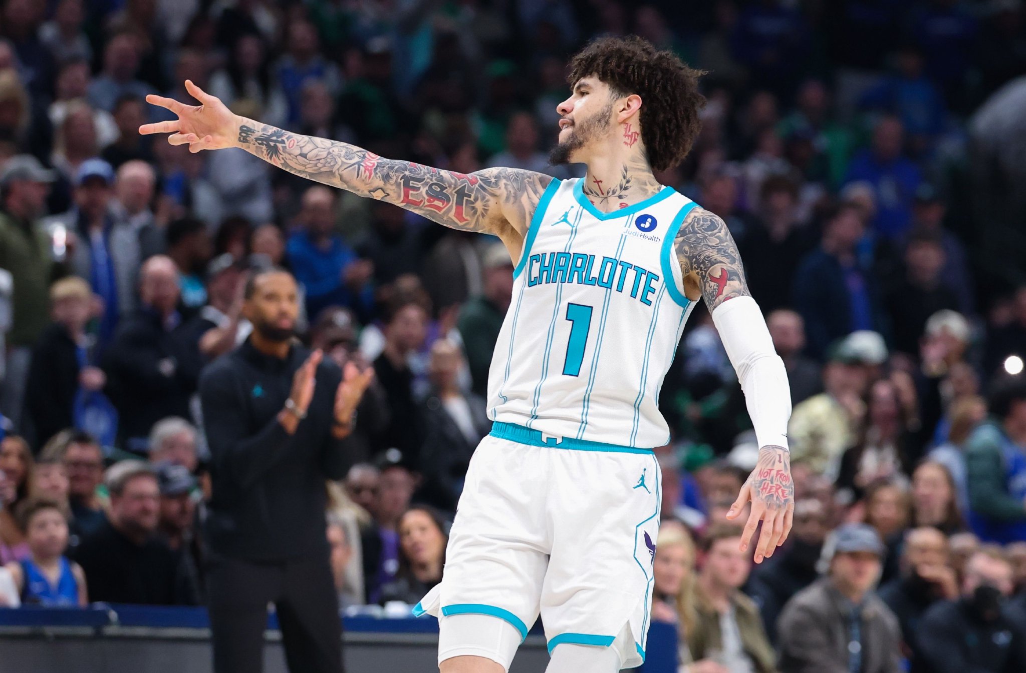 与三球相撞！黄蜂主帅：他一直都拼尽全力 那个回合我走神了