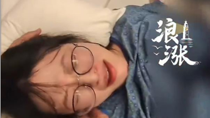 千万粉丝网红发布妻子生产全过程引众怒，抢救时仍持续拍摄