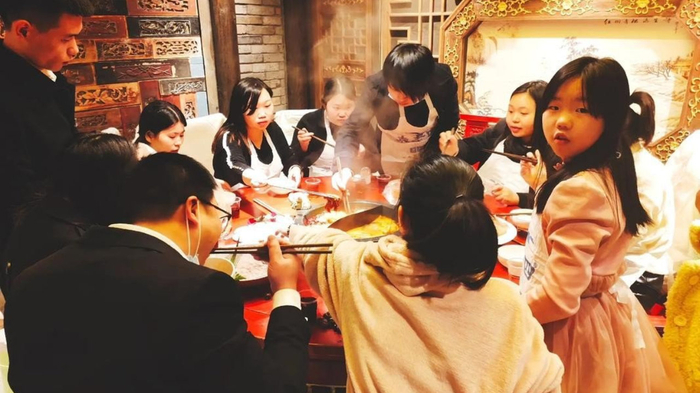 春节假期饭局多，这些饭桌好习惯，记得教娃学会！