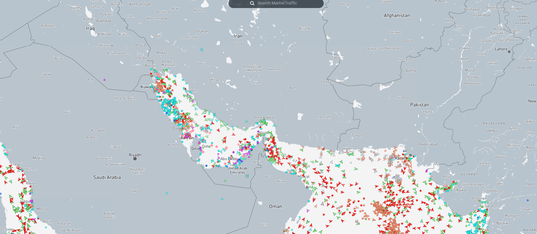 30艘船安全通过霍尔木兹海峡！“装”成中国的，“保命”