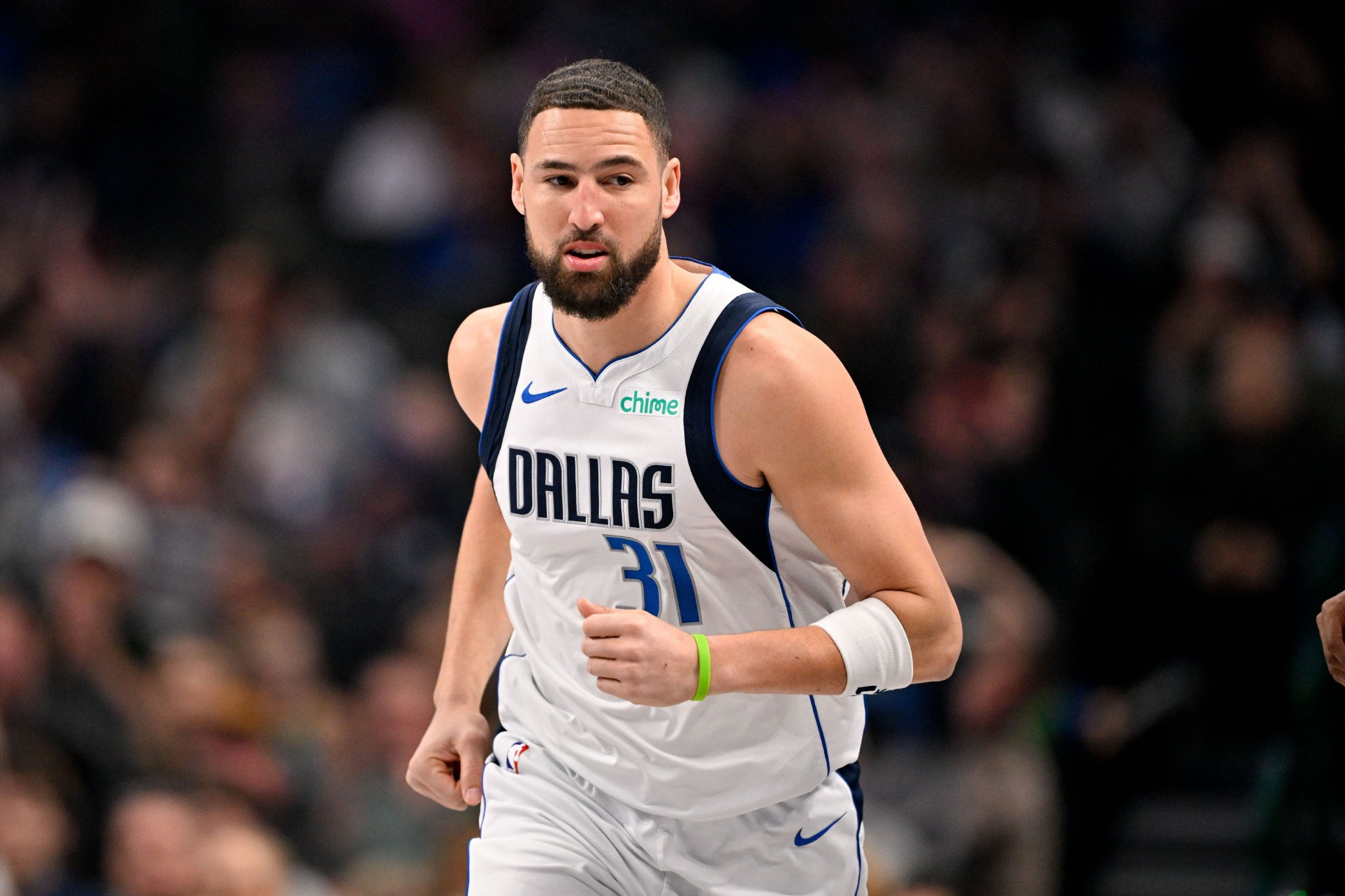 铁麻了！克莱替补10中2&三分7中1仅拿5分1板2助