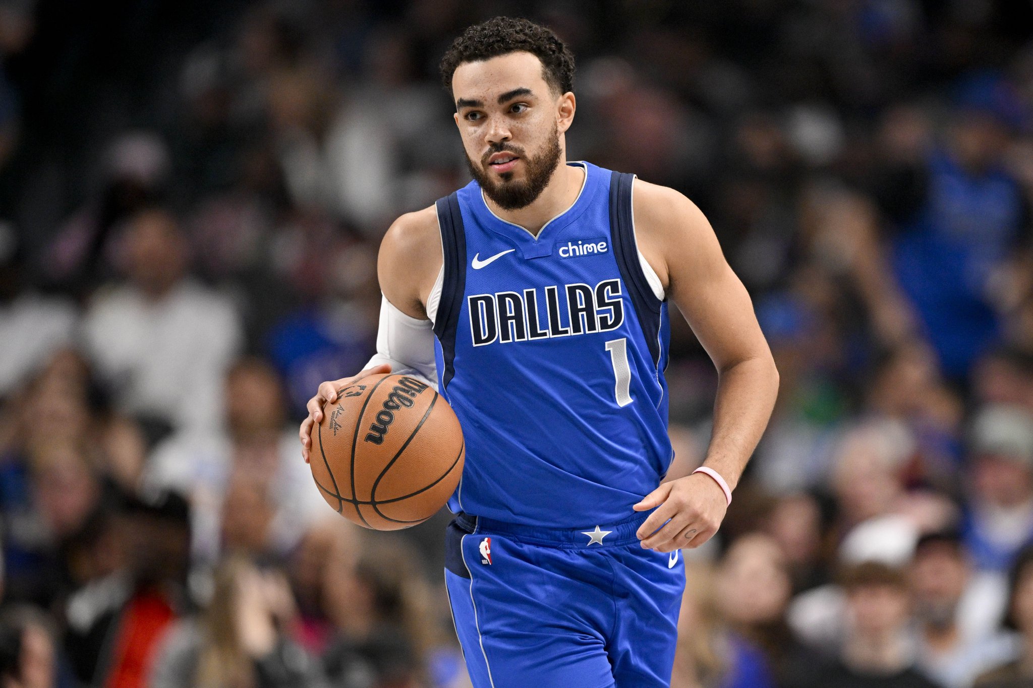 控场很稳！泰厄斯·琼斯在独行侠平均每36分钟送8.1助 助失比6.0