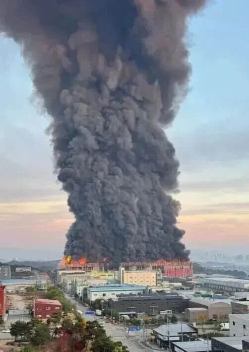 亚洲规模最大时尚物流中心突发大火：烧了60小时，超1000万件衣服鞋子等被烧毁，多家订单被迫取消