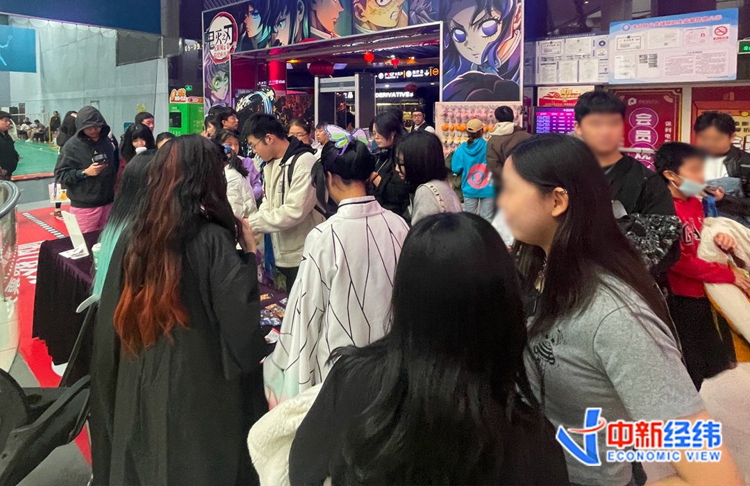 探店1天｜“吃爆米花的人少了”，除了看电影，年轻人在电影院还干什么？