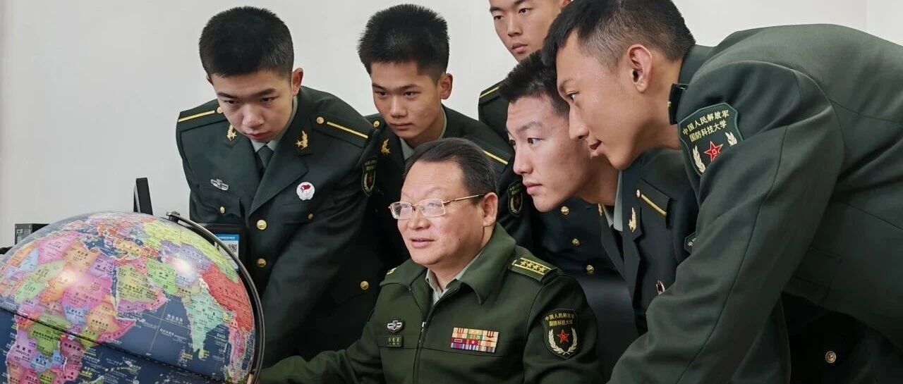 “能文”研真理   “能武”育英才