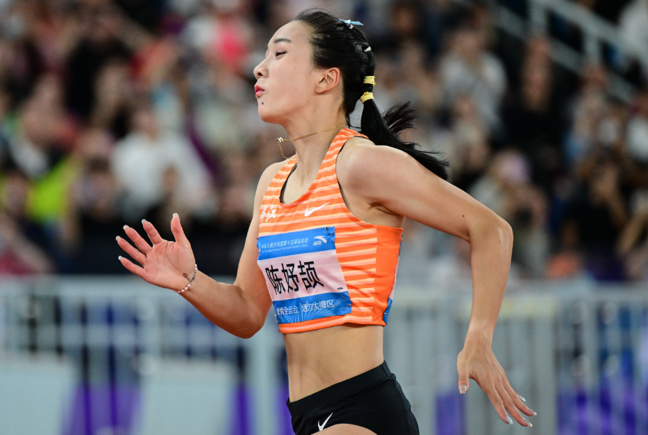 拥抱过后，是中国百米的青春时代