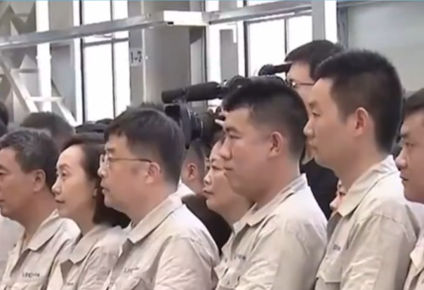 一习话·迈向“十五五”｜“把发展经济的着力点放在实体经济上”