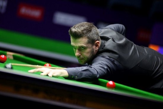 将战特鲁姆普！塞尔比6-2战胜罗伯逊，挺进2025斯诺克冠中冠决赛