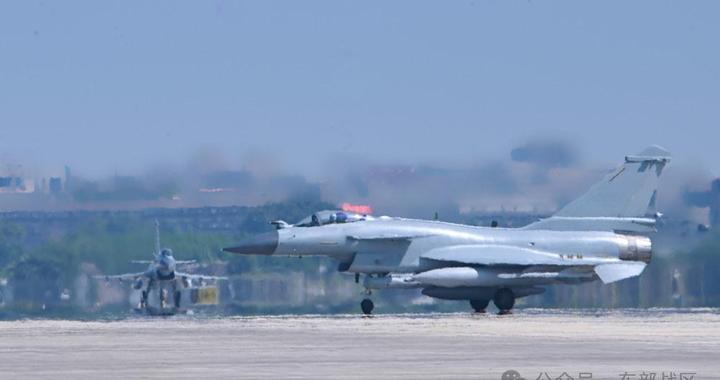 “计时，起飞！” 云端之上飞行员锤炼实战能力