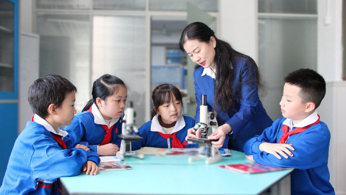 合力挖掘幼儿劳动的教育价值