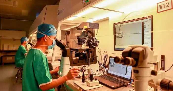 刚出生就有“十五岁”？揭开宝宝“冻龄”科技之谜