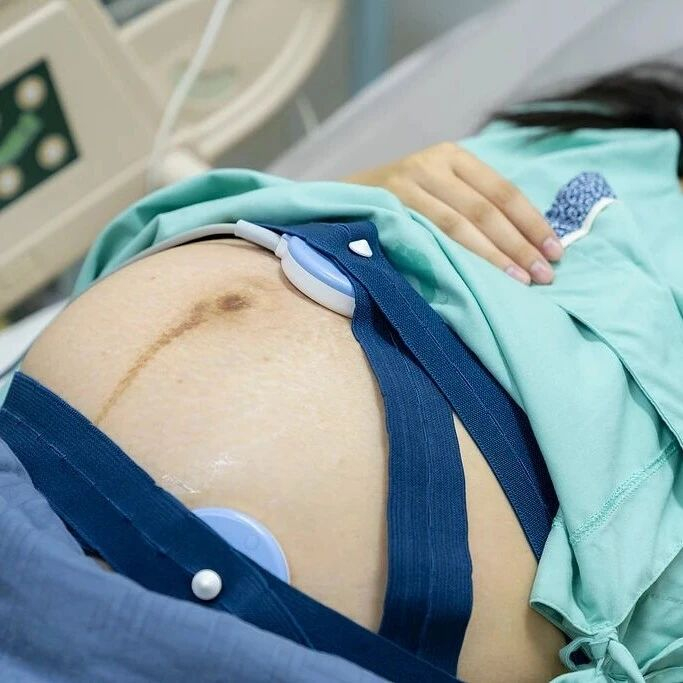 60岁超高龄妈妈平安生子，36周剖宫产闯过“生命极限”