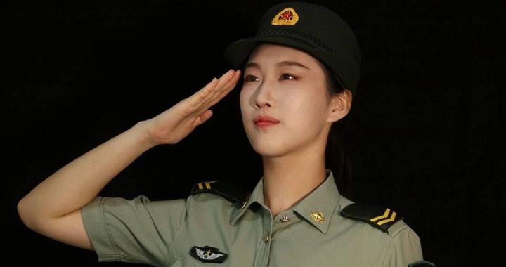 “九三”受阅女民兵李若嘉：用96米丈量荣耀，以128步定义人生｜拓维·2025