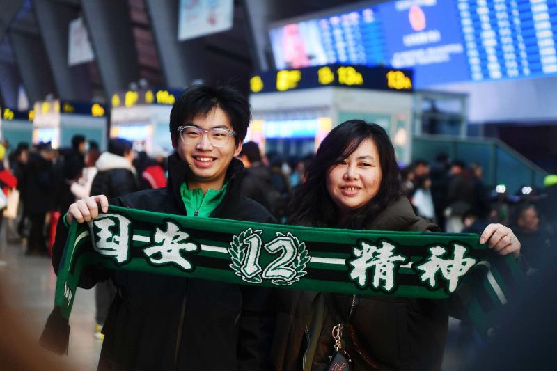 国铁北京局首开“球迷列车” 国安球迷“出征”苏州