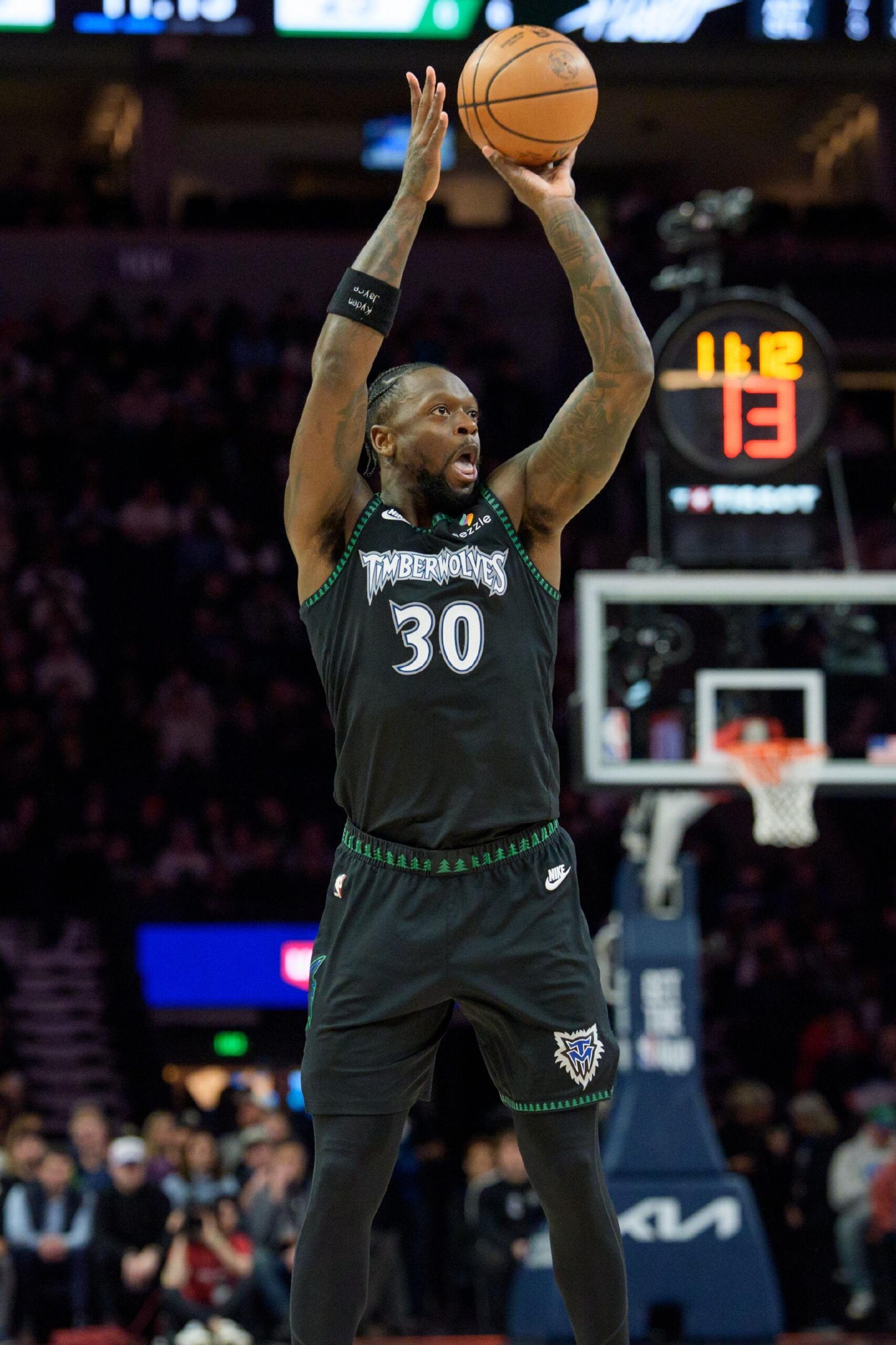 第二节开始发力！兰德尔半场8中4得14分4板2助 三分3中1&罚球6中5