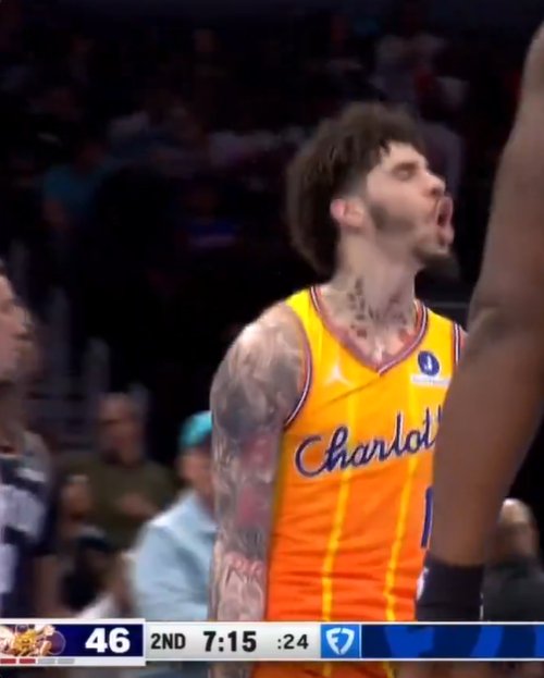 我就是不一样的烟火！三球快攻空篮不上😅溜去底角炮轰三分